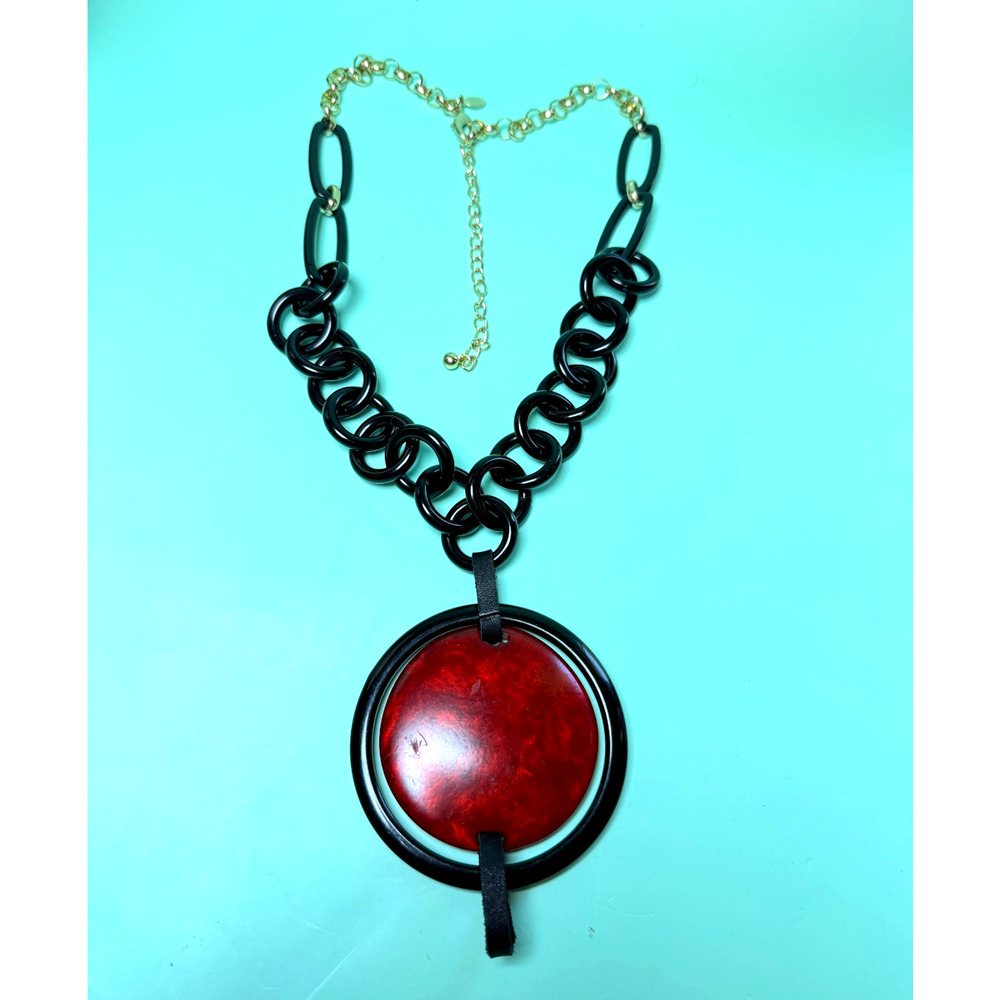 Chico's Black Label Red Black Bold Statement Necklace Acrylic Lucite Links Gold - Picture 4 of 4